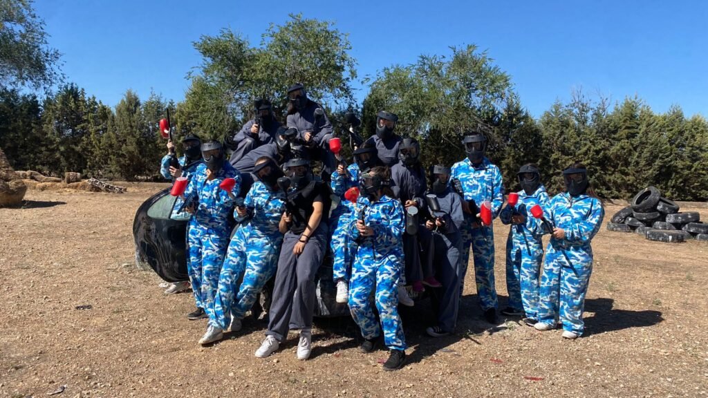 cuantas personas se necesitan para jugar al paintball